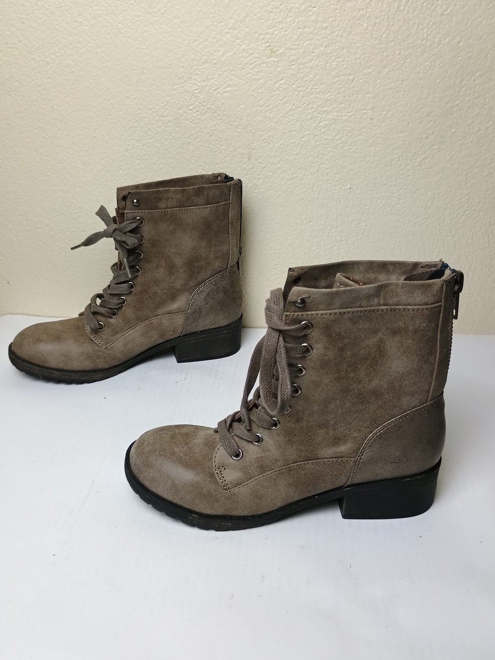 Madden Girl Mistley 7.5M Taupe Stone Lace-Up Suede Combat Boots Block Heel